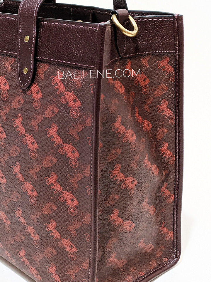    Coach-89143-Field-Tote-With-Horse-And-Carriage-Print-Oxblood-Cranberry-Balilene-detail-samping