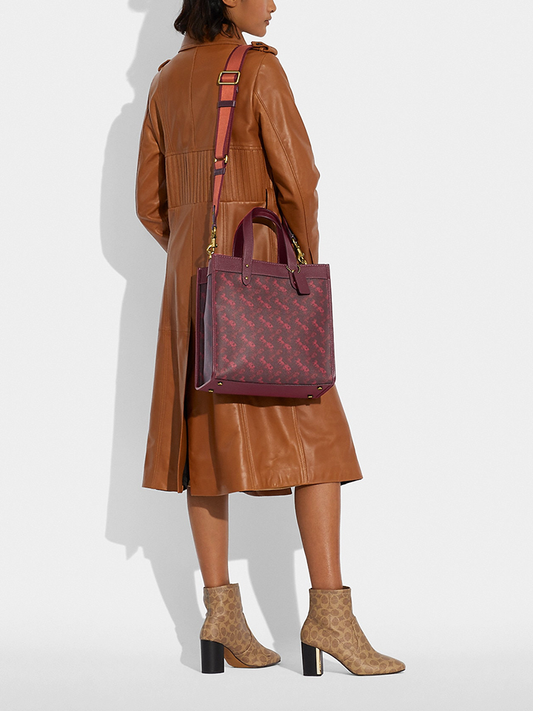    Coach-89143-Field-Tote-With-Horse-And-Carriage-Print-Oxblood-Cranberry-Balilene-onmodel