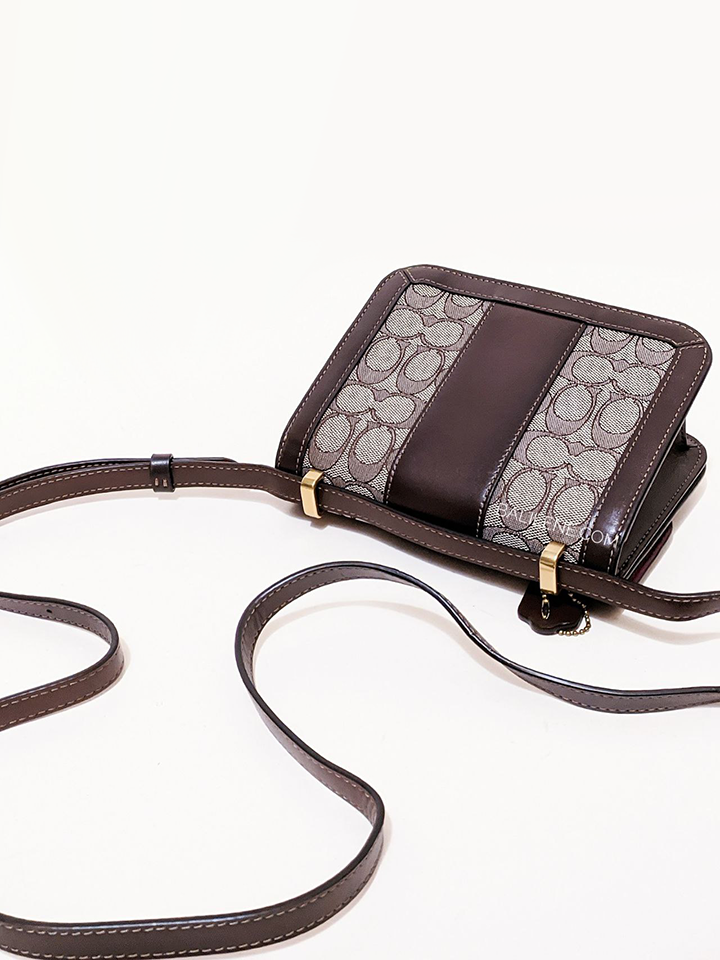       Coach-Alie-Shoulder-Bag-18-In-Signature-Jacquard-With-Snakeskin-Detail-Oak-Maple-Balilene-detail-belakang