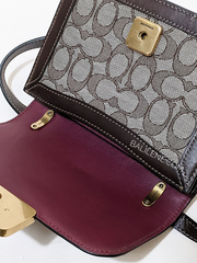    Coach-Alie-Shoulder-Bag-18-In-Signature-Jacquard-With-Snakeskin-Detail-Oak-Maple-Balilene-detail-penutup