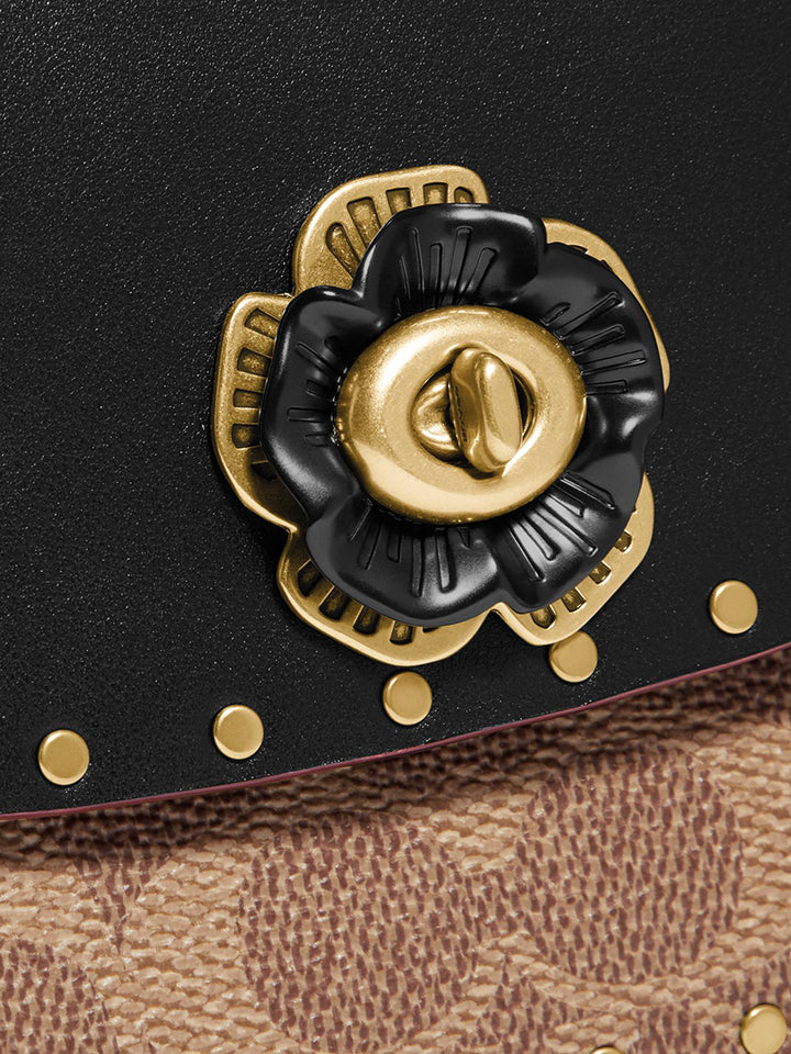 Coach-C2462-Madison-Shoulder-Bag-16-In-Signature-Canvas-With-Rivets-Balilene-detail