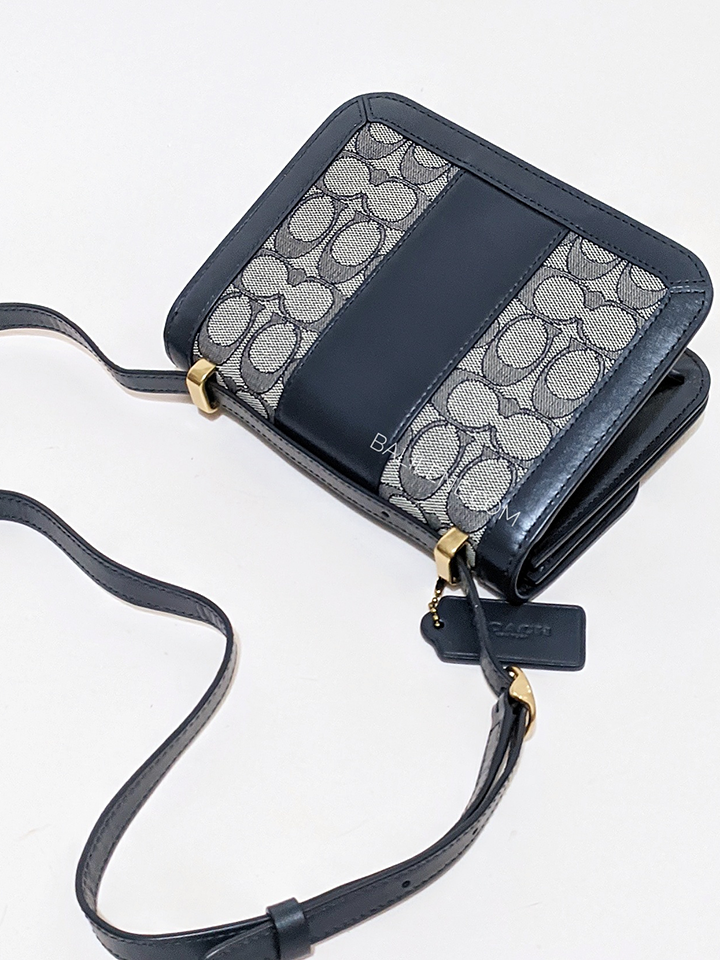 Coach-C3760-Alie-Shoulder-Bag-18-In-Signature-Jacquard-With-Snakeskin-Detail-Navy-Balilene-detail-belakang