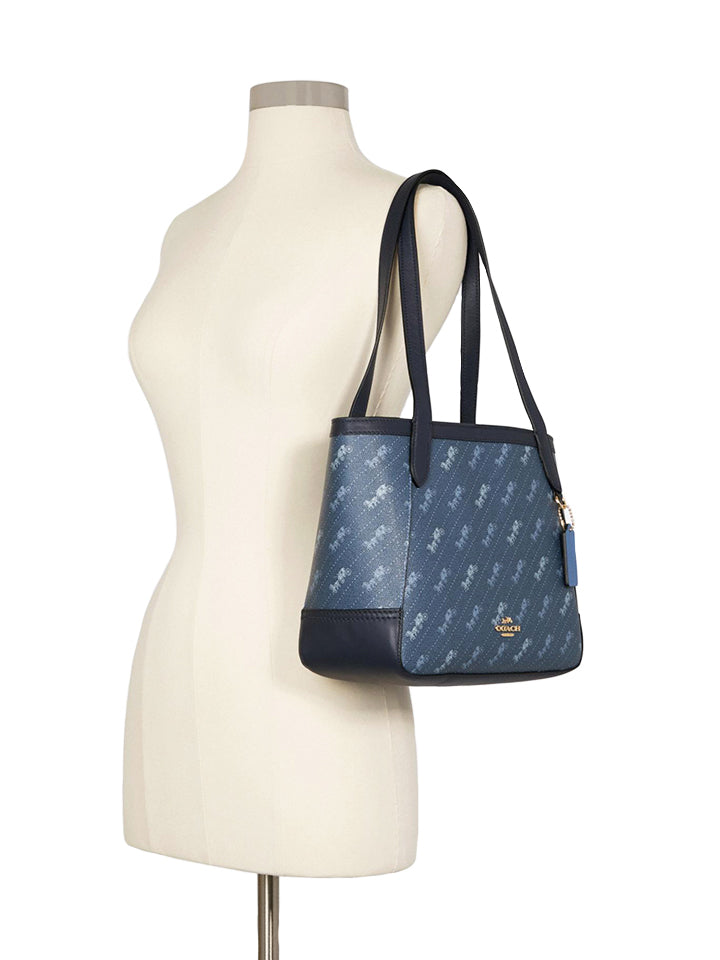Coach-C4060-Horse-And-Carriage-Tote-27-With-Horse-And-Carriage-Dot-Print-Denim-Balilene-onmodel