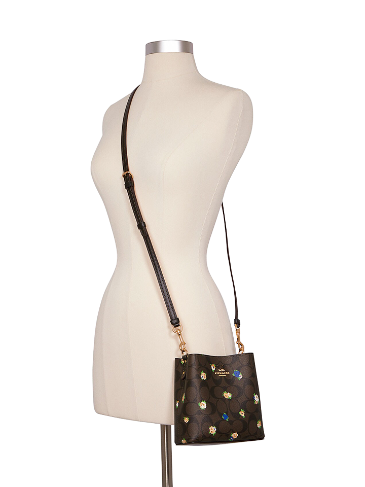    Coach-C7270-Mini-Town-Bucket-Bag-In-Signature-Canvas-With-Vintage-Mini-Rose-Print-Balilene-onmodel