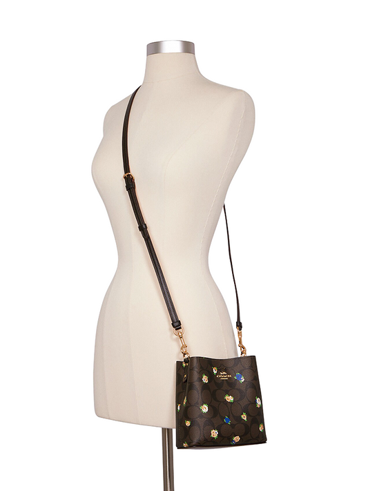    Coach-C7270-Mini-Town-Bucket-Bag-In-Signature-Canvas-With-Vintage-Mini-Rose-Print-Balilene-onmodel