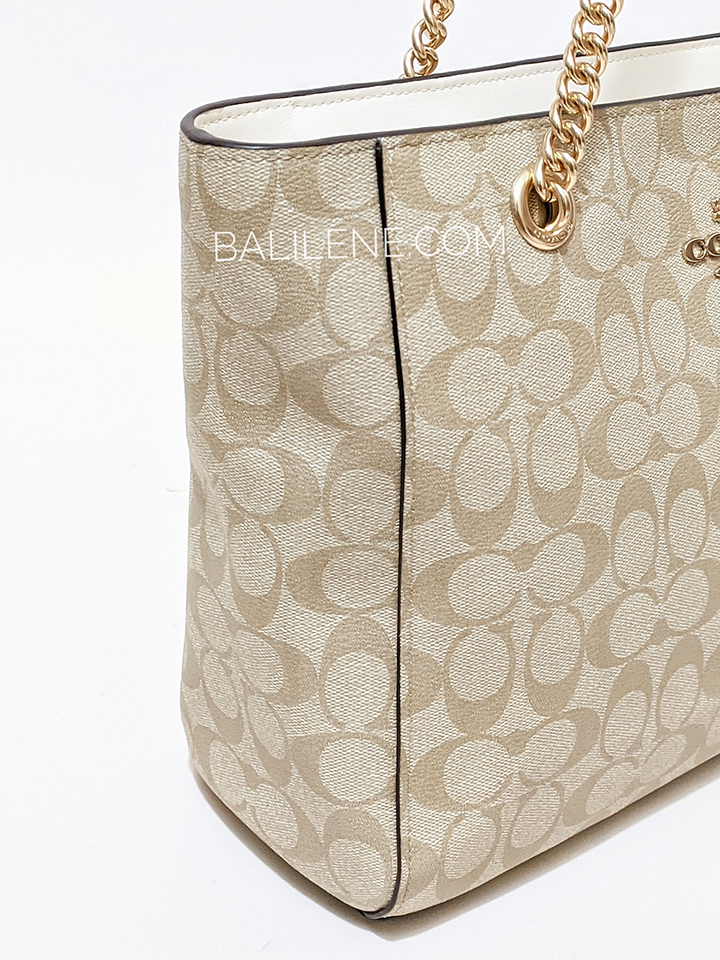 Coach-C8148-Cammie-Chain-Tote-In-Signature-Canvas-Light-Khaki-Chalk-Balilene-detail-samping