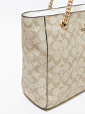 Coach-C8148-Cammie-Chain-Tote-In-Signature-Canvas-Light-Khaki-Chalk-Balilene-detail-samping