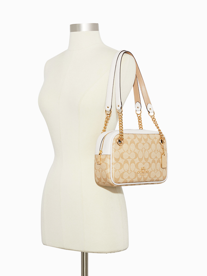       Coach-C8149-Cammie-Chain-Shoulder-Bag-In-Signature-Canvas-Light-Khaki-Chalk-Balilene-onmodel