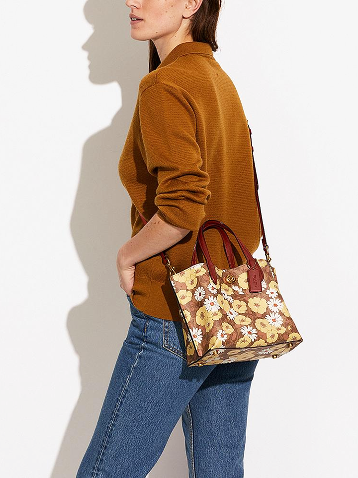    Coach-C9721-Willow-Tote-24-In-Signature-Canvas-With-Floral-Print-Balilene-onomodel