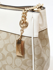 Coach-Cammie-Chain-Bucket-Bag-In-Signature-Canvas-Light-Khaki-Chalk-Balilene-detail-samping