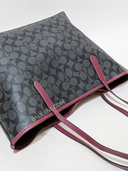 Coach-City-Tote-In-Signature-Canvas-Graphite-Black-Cherry-Balilene-detail-belakang