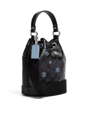    Coach-Dempsey-Drawstring-Bucket-Bag-15-In-Signature-Canvas-With-Snowflake-Print-Graphite-Cornflower-Multi-Balilene-belakang