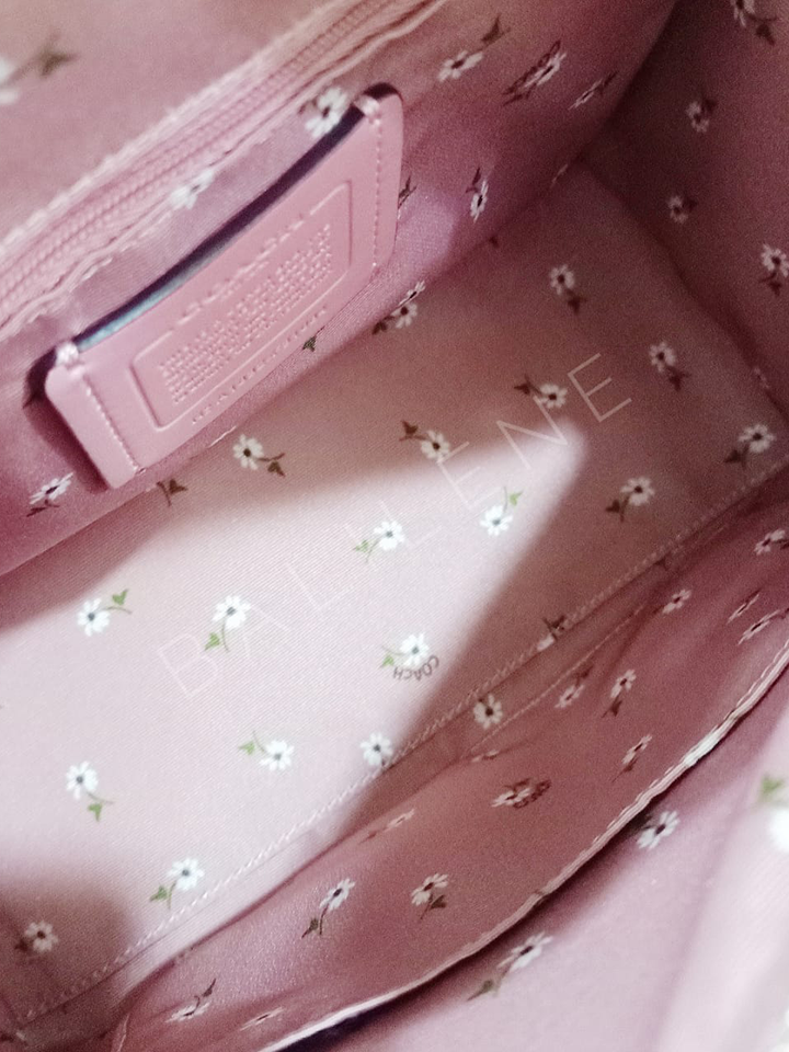Y2k Pink Coach Shoulder Bag soho signature... - Depop | Coach shoulder bag, Pink  coach purses, Y2k bag