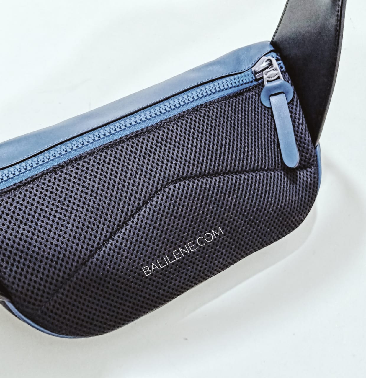    Coach-F72956-Disney-X-Terrain-Belt-Bag-With-Snow-White-And-The-Seven-Dwarfs-Eyes-Print-Black-Multi-Balilene-detail-belakang