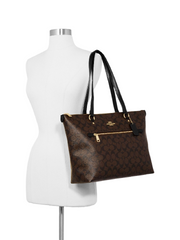 Coach-F79609-Gallery-Tote-In-Signature-Canvas-Brown-Black-Balilene-onmodel