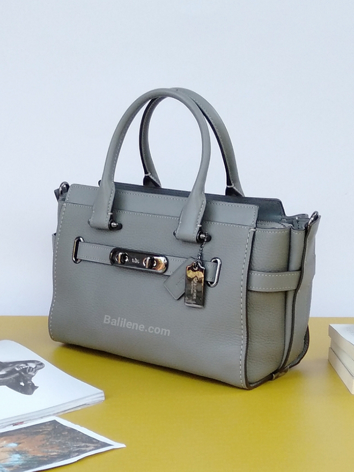 Coach-F87295-Swagger-27-Leather-Grey-Balilene-detail-depan