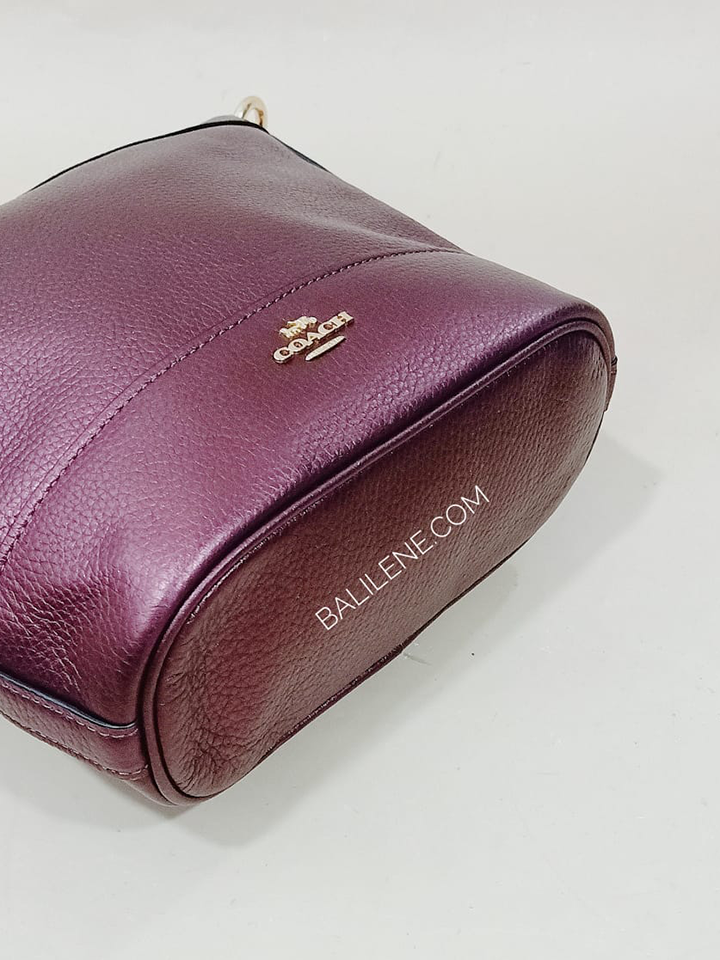 Coach-F88878-Small-Paxton-Duffle-Gold-Metallic-Wine-Balilene-bawah