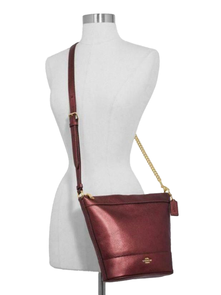 Coach-F88878-Small-Paxton-Duffle-Gold-Metallic-Wine-Balilene-onmodel