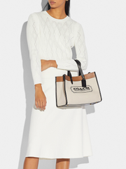 Coach-Field-Tote-30-With-Coach-Badge-Light-Saddle-Balilene-onmodel1