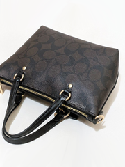 Coach-Mini-Gallery-Crossbody-In-Signature-Canvas-Brown-Black-Balilene-detail-belakang