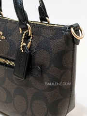 Coach-Mini-Gallery-Crossbody-In-Signature-Canvas-Brown-Black-Balilene-detail-samping