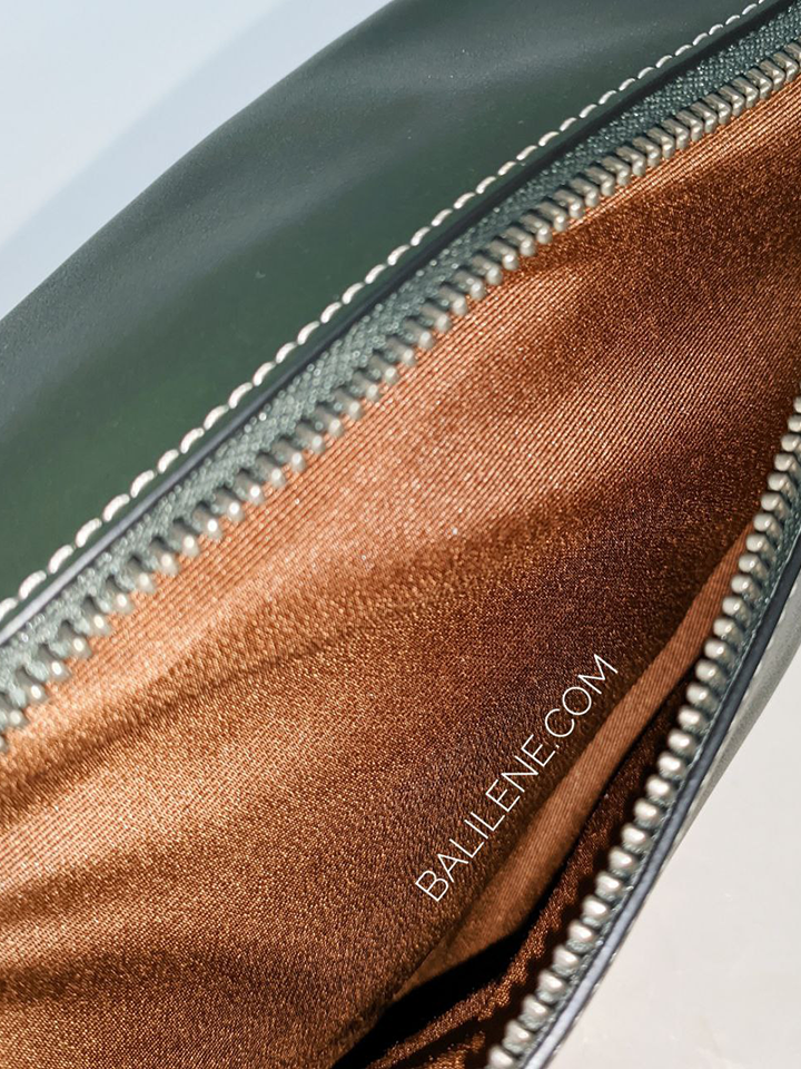    Coach-Warren-Belt-Bag-In-Signature-Canvas-With-Varsity-Motif-Khaki-Amazon-Green-Balilene-detail-dalam