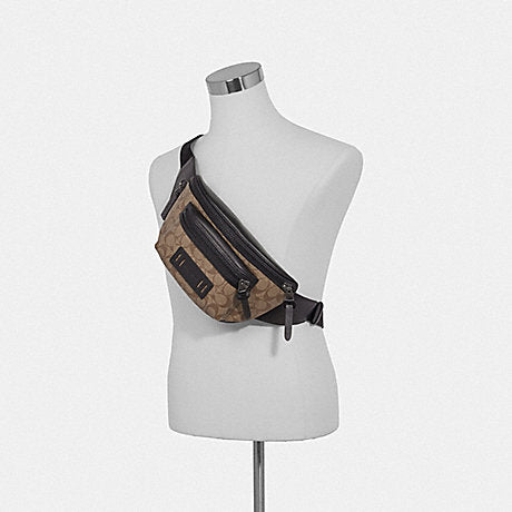 Terrain belt bag 2025 in signature canvas