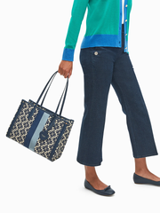    Kate-Spade-Flower-Jacquard-Stripe-Market-Medium-Tote-Blue-Multi-Balilene-onmodel1