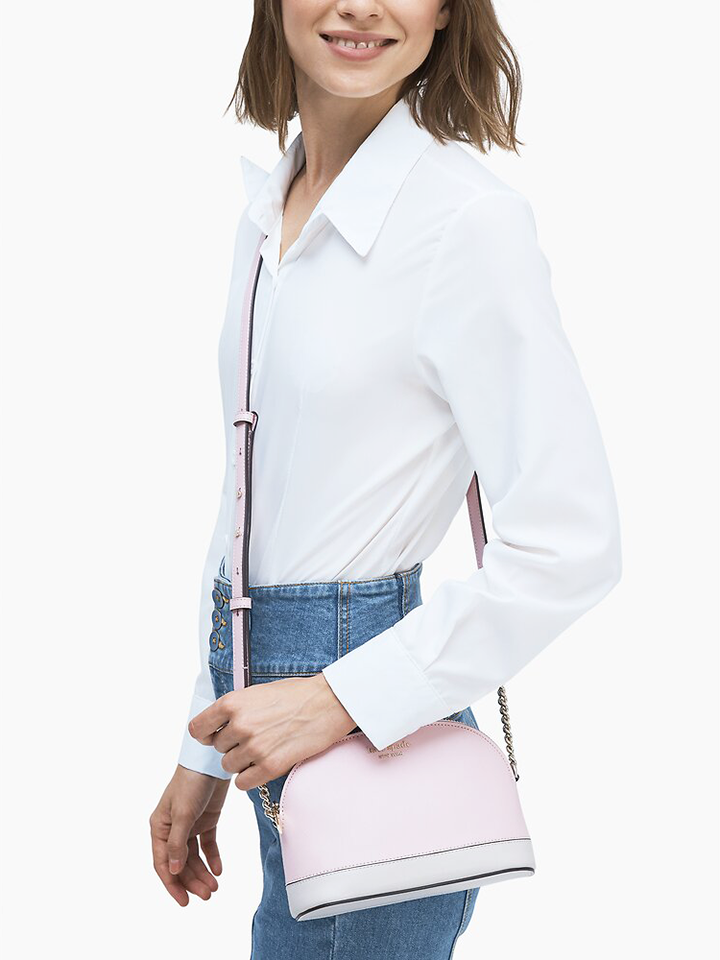 Kate-Spade-PWRU7850-Spencer-Small-Dome-Crossbody-Tutu-Pink-Crisp-Linen-Balilene-onmodel1