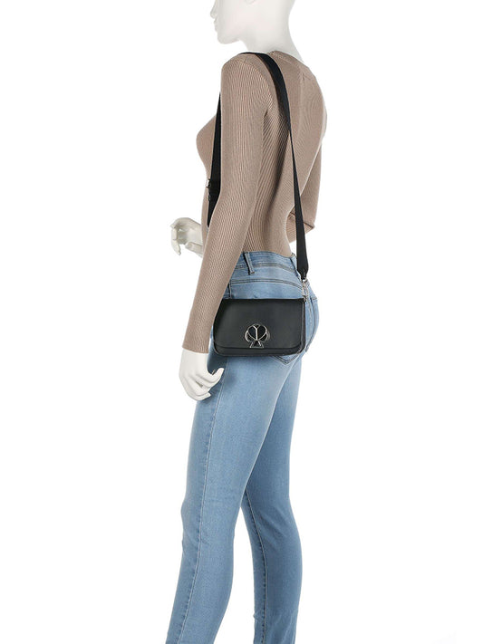 Kate-Spade-Pxrub180-Nicola-Twistlock-Medium-Convertible-Crossbody-Black-Balilene-onmodel