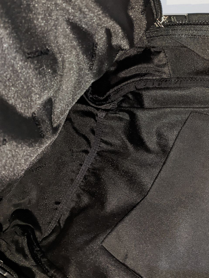 detail-bagian-dalam-Kenzo-Festive-Tiger-Backpack-Black