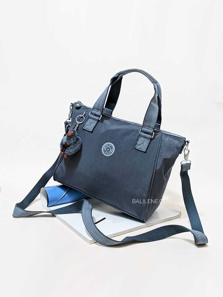 Kipling-Classic-Amiel-Medium-Handbag-Foggy-Grey-Balilene-detail-depan