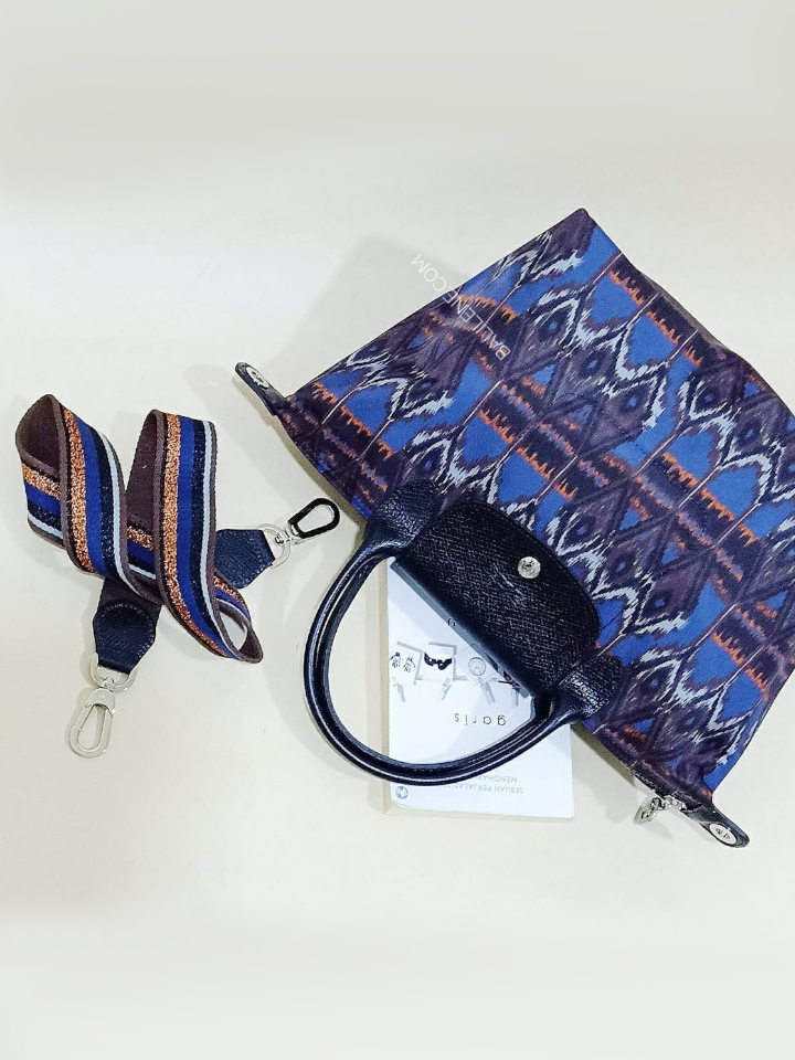 Longchamp L1512649 Navy Le Pliage Medium Top Handle Bag