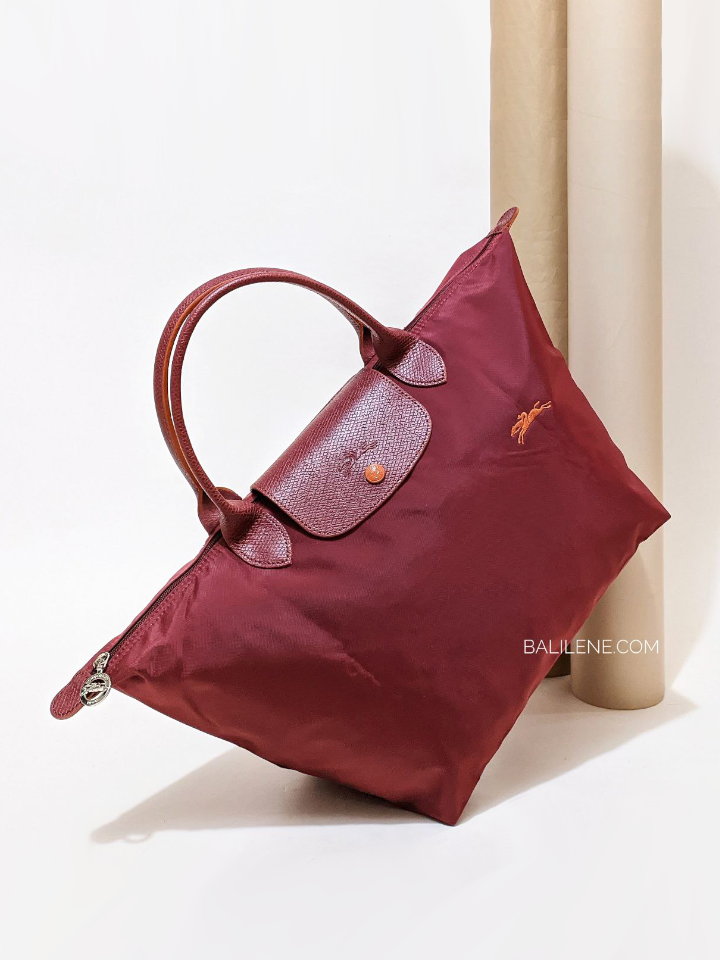 on-produk-Longchamp-Le-Pliage-Club-Handbag-Medium-Garnet