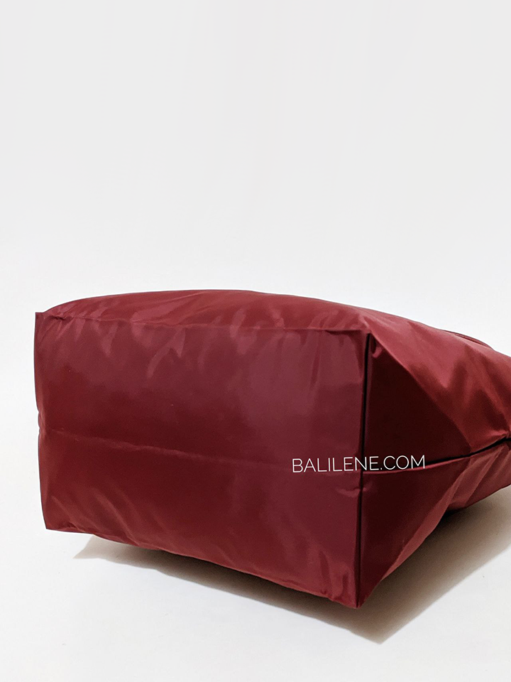 Longchamp-Le-Pliage-Club-Medium-Shoulder-Bag-Garnet-Balilene-detail-bawah
