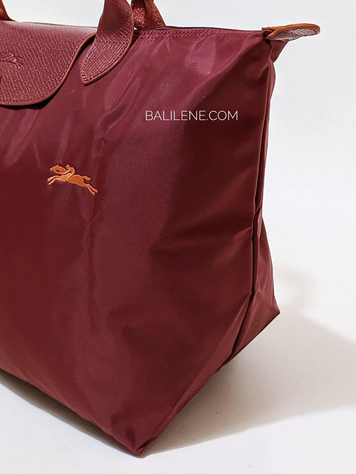 Longchamp-Le-Pliage-Club-Medium-Shoulder-Bag-Garnet-Balilene-detail-samping