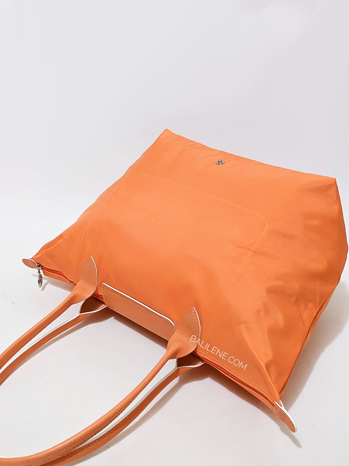 Longchamp-Le-Pliage-Club-Medium-Shoulder-Bag-Orange-Balilene-detail-belakang