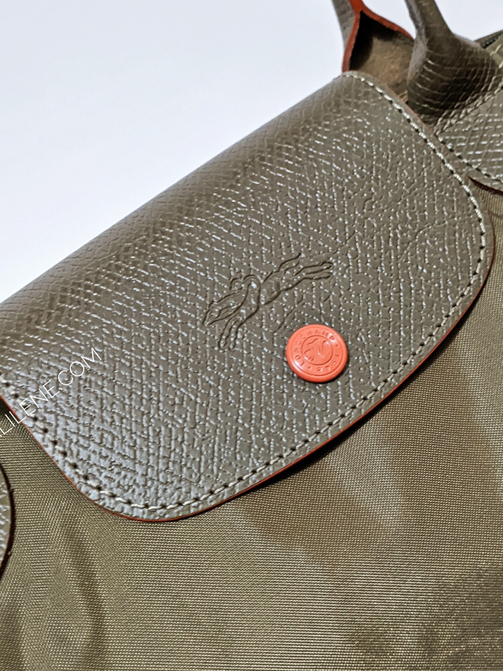 Longchamp-Le-Pliage-Club-Shoulder-Bag-Small-Khaki-Balilene-detail-logo