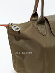 Longchamp-Le-Pliage-Club-Shoulder-Bag-Small-Khaki-Balilene-detail-samping