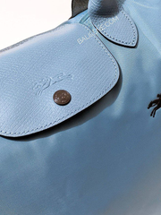 Longchamp-Le-Pliage-Club-Small-Shoulder-Bag-Norway-Balilene-detail-logo