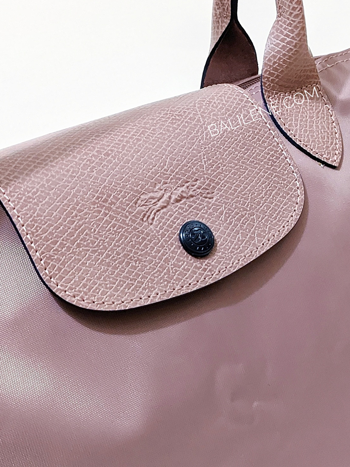 Longchamp-Le-Pliage-Club-Small-Shoulder-Tote-Antique-Pink-Balilene-detail-logo