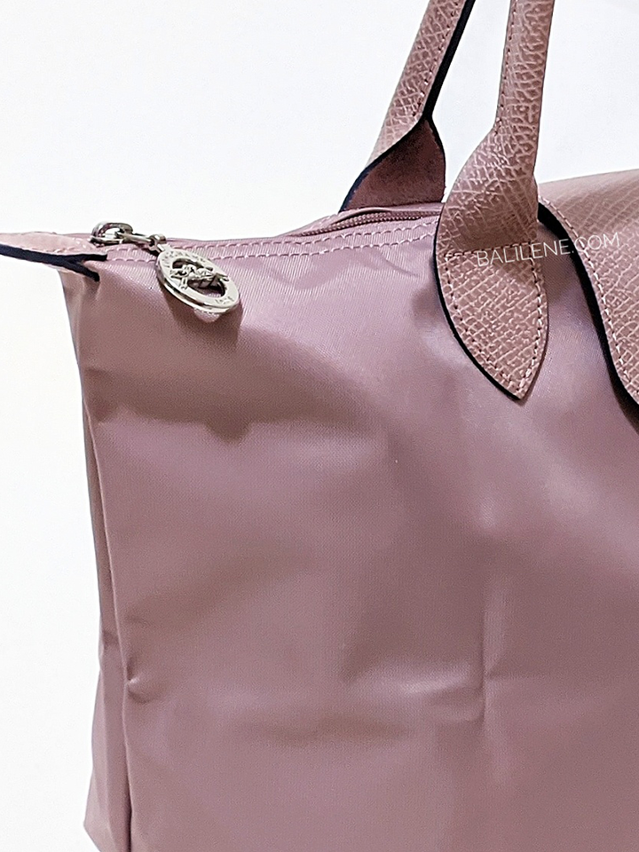 Longchamp-Le-Pliage-Club-Small-Shoulder-Tote-Antique-Pink-Balilene-detail-samping