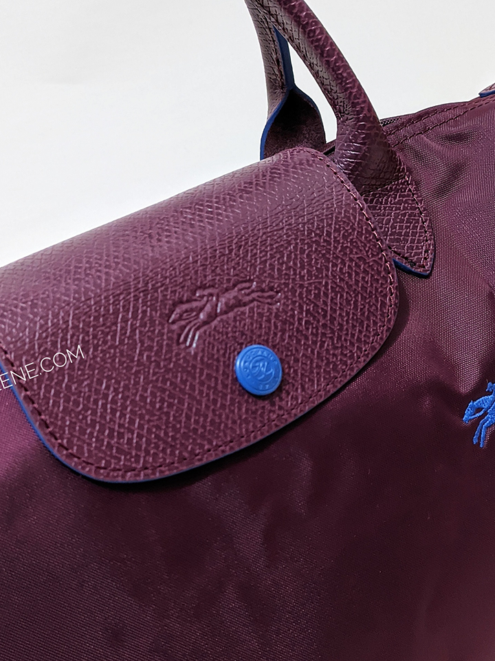 Longchamp-Le-Pliage-Club-Small-Top-Handle-Bag-Plum-Balilene-detail-logo