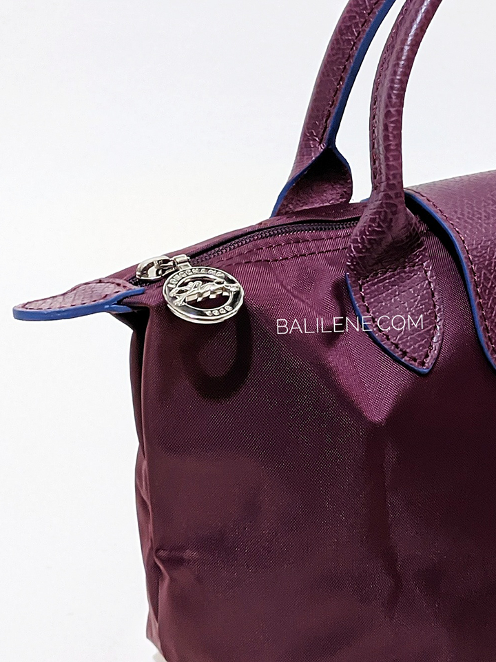 Longchamp-Le-Pliage-Club-Small-Top-Handle-Bag-Plum-Balilene-detail-samping