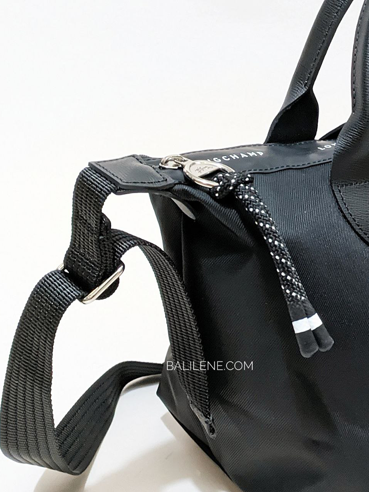 Longchamp-Le-Pliage-Energy-Top-Handle-Bag-Small-Black-Balilene-detail-samping