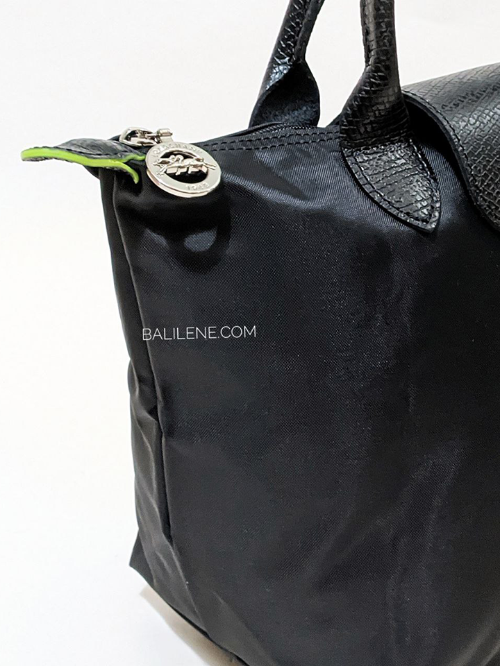 Longchamp-Le-Pliage-Green-Top-Handle-Bag-Small-Black-Balilene-detail-samping