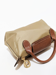 Longchamp-Le-Pliage-Original-Pouch-Desert-Balilene-detail-belakang