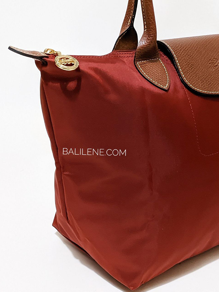 Longchamp-Le-Pliage-Original-Recycled-Fabric-Tote-Bag-Medium-Red-Balilene-detail-samping