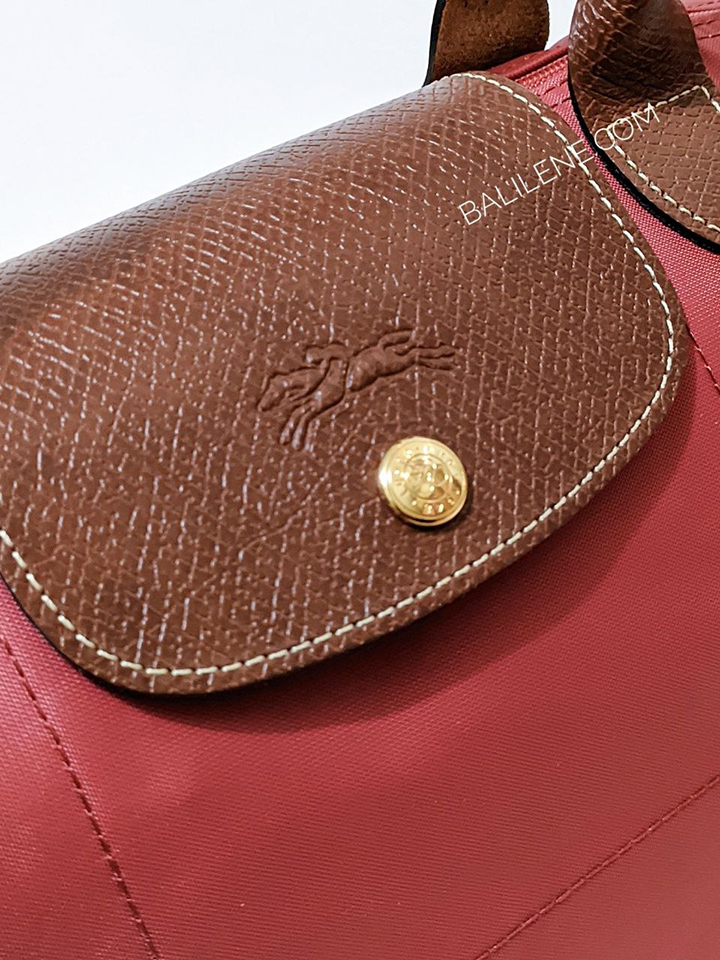 Longchamp-Le-Pliage-Original-Shoulder-Bag-Small-Fig-Balilene-detail-logo