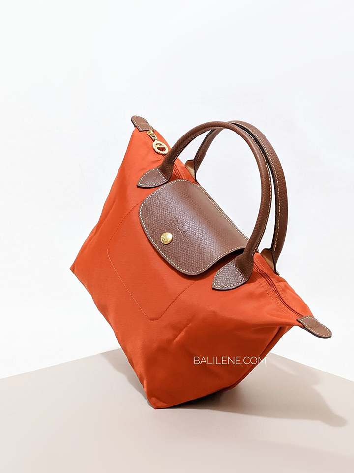 Longchamp-Le-Pliage-Original-Small-Top-Handle-Bag-Orange-Balilene-detail-depan